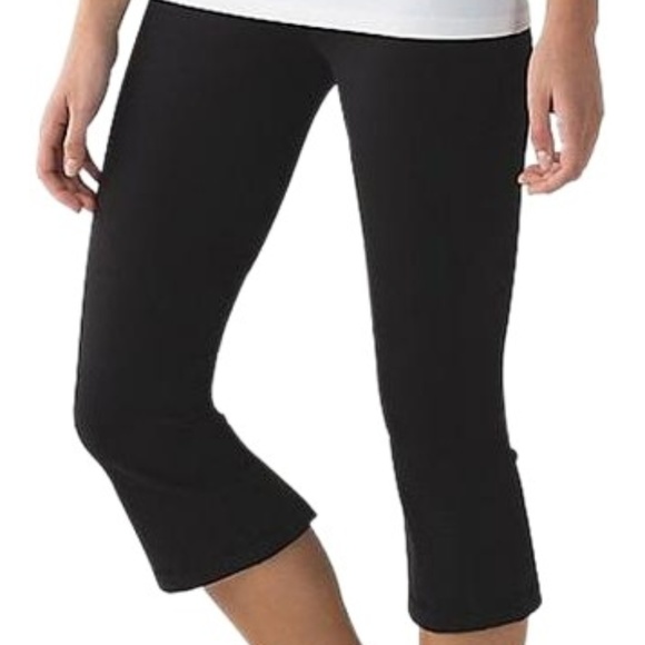 lululemon athletica Pants - Lululemon athletica  black capri legging size 6